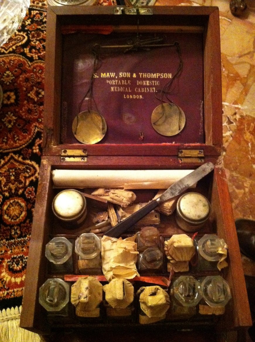 Stefano Romeo's medical cabinet (4).jpg